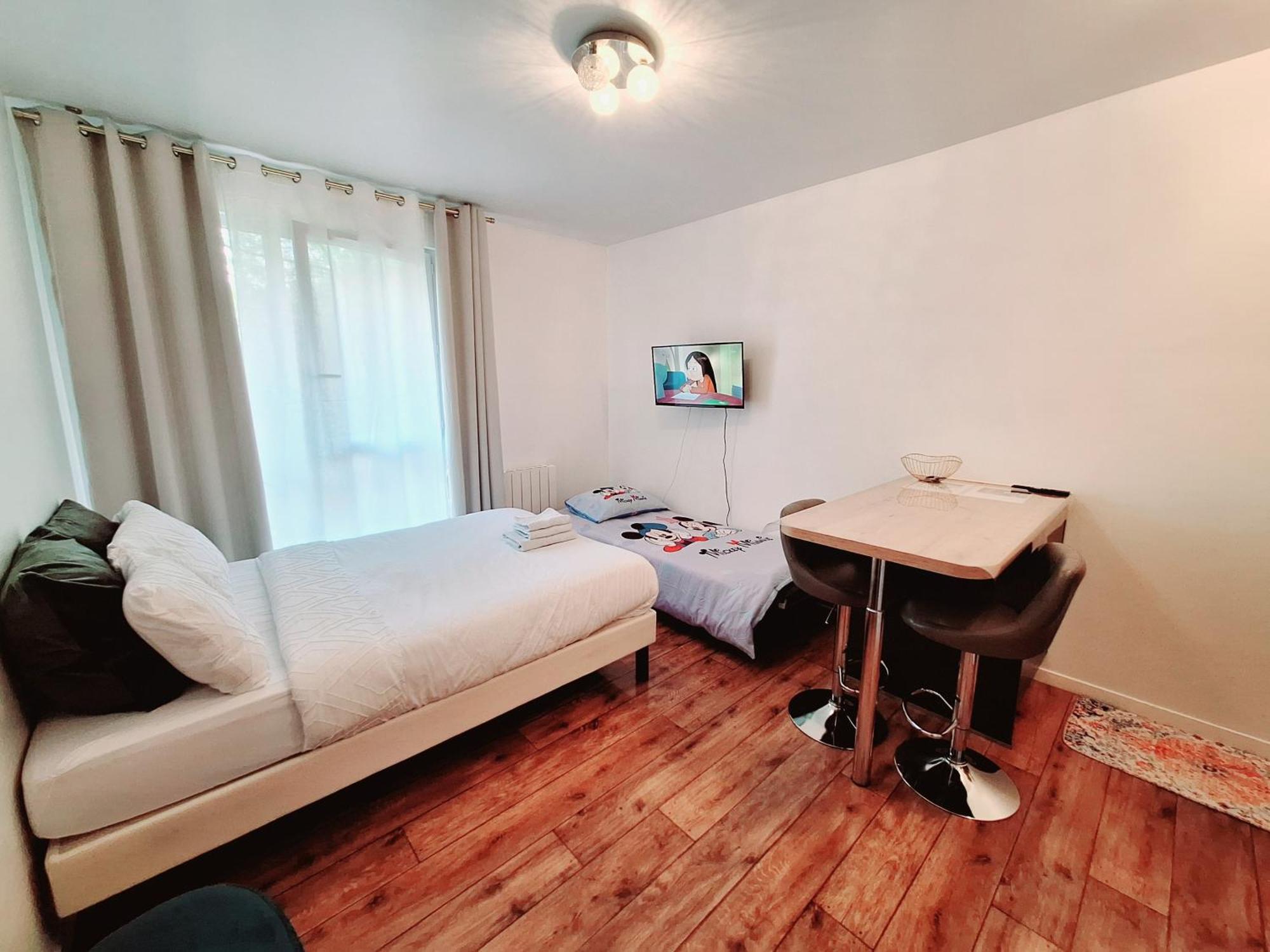 Alpha - 2min By Train To Disneyland Or 20min Walk - 5min Walk To 